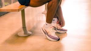 Lab Test vs. Jalanan: Ulasan Jujur Sepatu Lari "Super Shoe" 2025 di Kondisi RI yang Sebenarnya